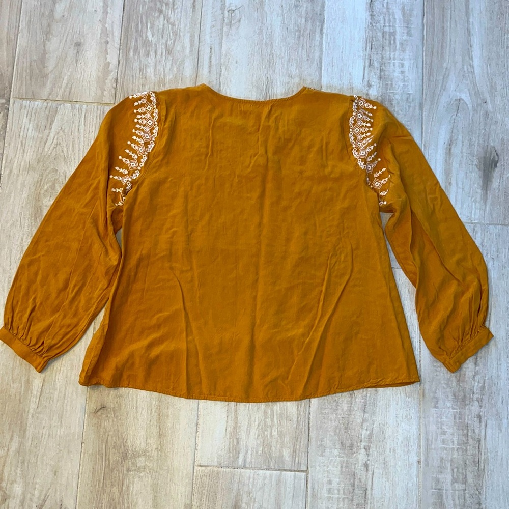 NWOT Impressions Embroidered Blouse - Picture 10 of 10